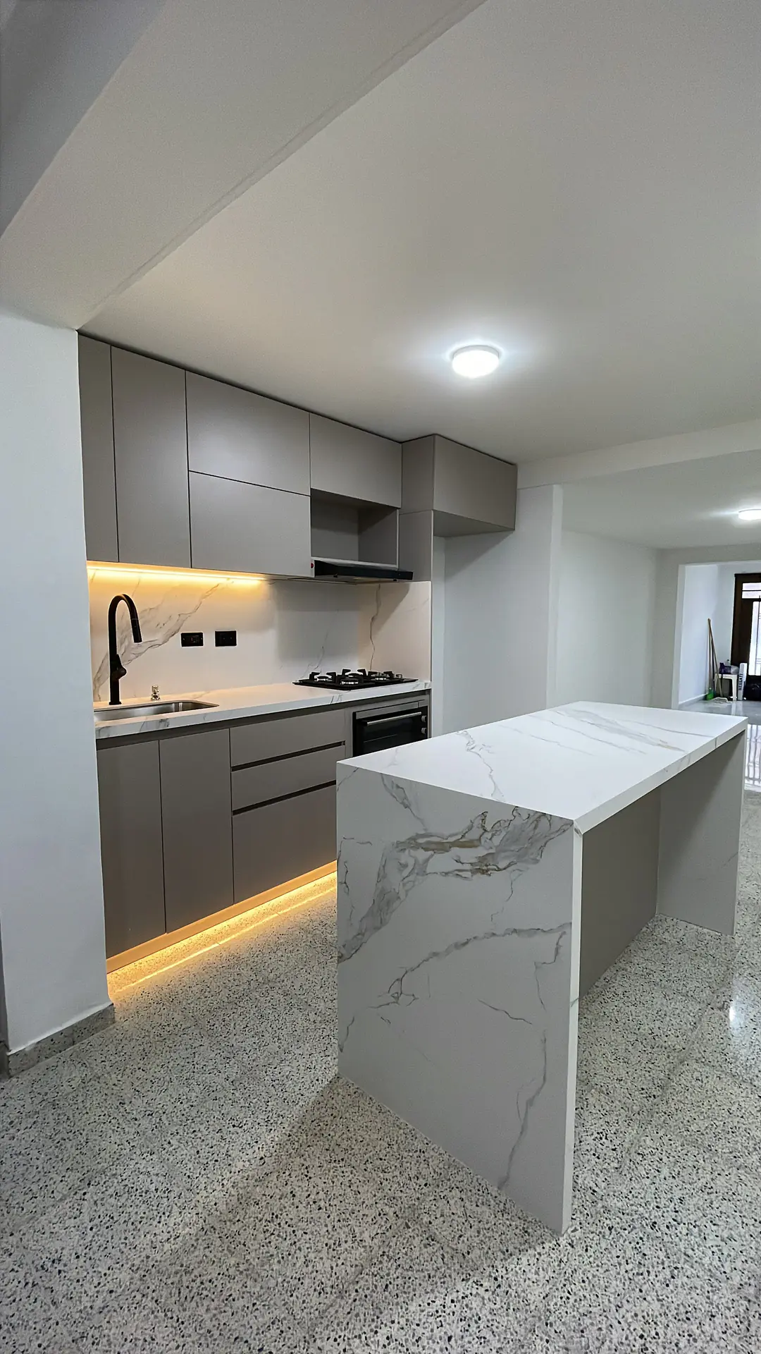 Casa de 95 m² en venta en El Trianón, Envigado – primer piso
